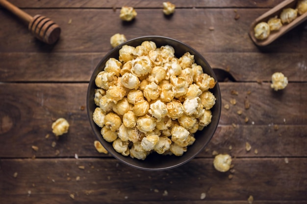 Vista ad alto angolo del popcorn nella ciotola