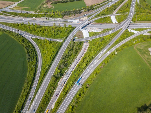 Vista ad alto angolo dell'autostrada in città