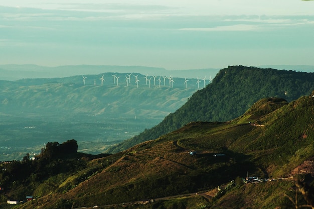 Vista ad alto angolo della terra contro il cielo