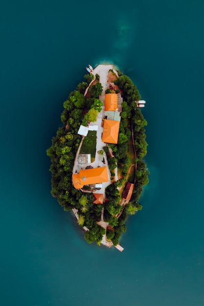 Vista ad alto angolo delle barche in mare