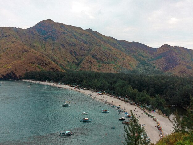 Vista ad alto angolo delle barche in mare