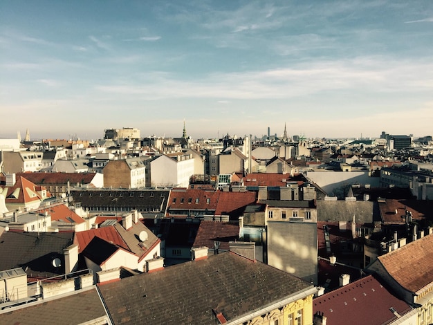Vista ad alto angolo delle case contro il cielo