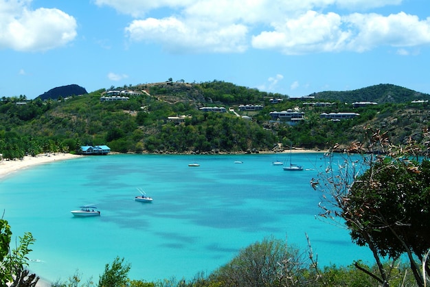 Vista ad alto angolo di barche che navigano in mare