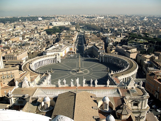 Vista ad alto angolo di piazza San Pietro e paesaggio cittadino