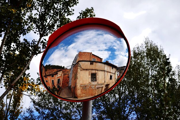 Vista ad angolo basso dell'edificio contro il cielo