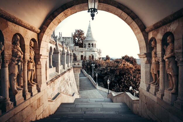 Vista ad angolo basso dell'edificio storico