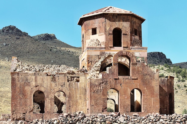 Vista ad angolo basso dell'edificio storico