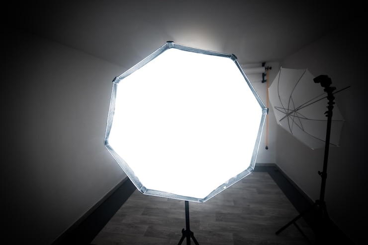 Foto vista ad angolo basso della lampada illuminata