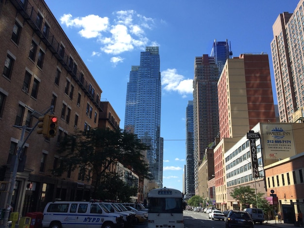 Vista ad angolo basso di un edificio moderno