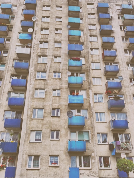 Vista ad angolo basso di un edificio residenziale