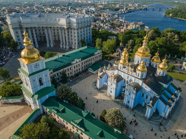 Vista aerea da un drone st michaels monastero dorato a kyiv