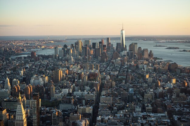 Vista aerea dal ponte dell'Osservatorio su Downtown Manhattan e Lower Manhattan New York, New York, Stati Uniti. Skyline con grattacieli