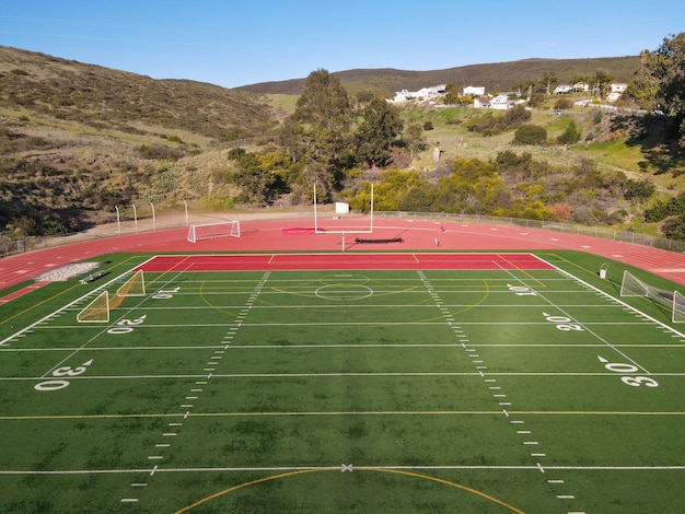 Vista aerea dall'alto del campo di football americano a San Diego, California, USA.