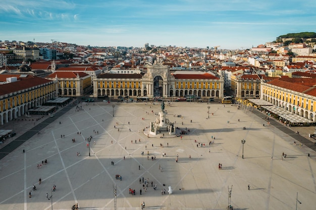 Vista aerea dei pedoni a Praca do Comercio a Lisbona Portogallo