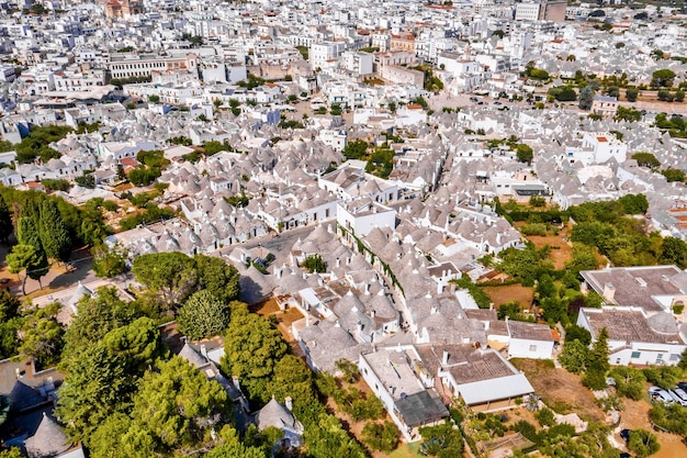 Vista aerea dei tradizionali trulli ad Arbelobello, provincia di Bari, regione Puglia, Italy