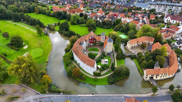 Vista aerea del castello d'acqua Wasserschloss Burgsteinfurt Steinfurt Renania settentrionale-Vestfalia Germania