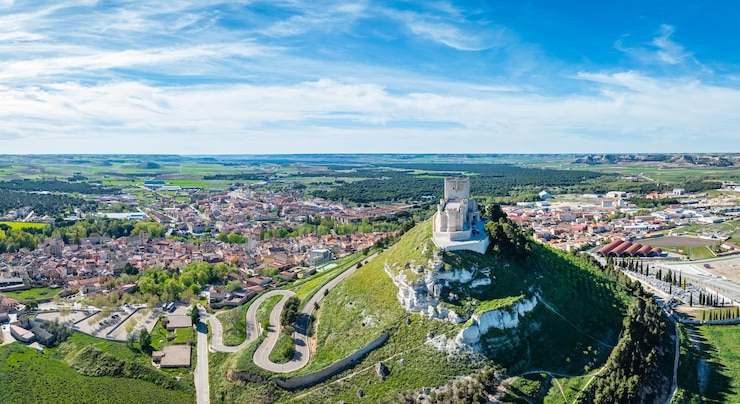 Vista aerea del castello di Penafiel a Valladolid