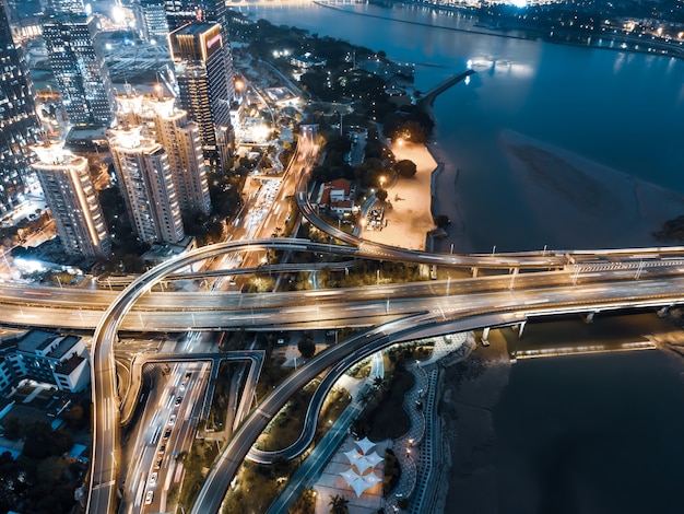 Vista aerea del cavalcavia stradale urbano a Fuzhou, Cina