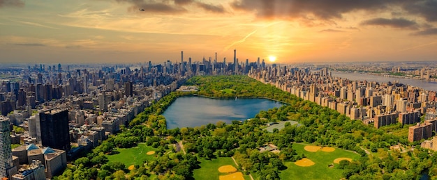 Vista aerea del Central Park di New York durante il tramonto