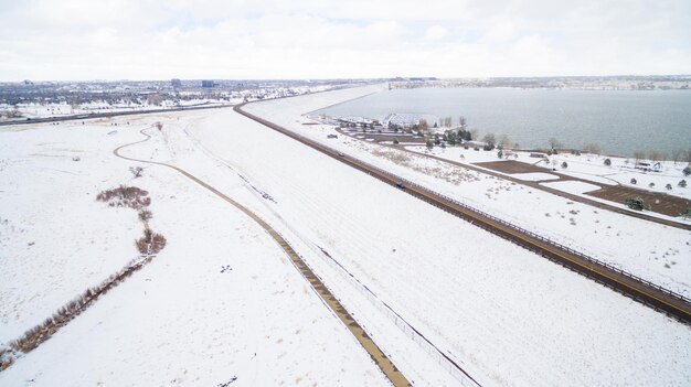 Vista aerea del Cherry Creek State Park in inverno.