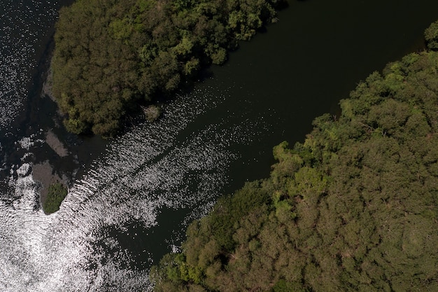 Vista aerea del collegamento canale-fiume - Fiume Tiete - vista drone
