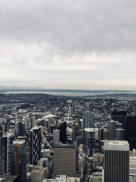 Vista aerea del crepuscolo e della scena notturna del centro cittadino di Seattle, Washington, USA