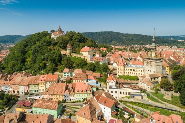 Vista aerea del drone della città vecchia di Sighisoara Romania Mures County