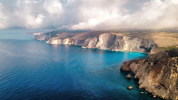 Vista aerea del drone della costa del Mar Ionio di Zante, Grecia