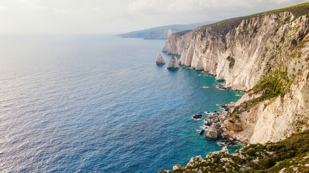 Vista aerea del drone della costa del Mar Ionio di Zante, Grecia