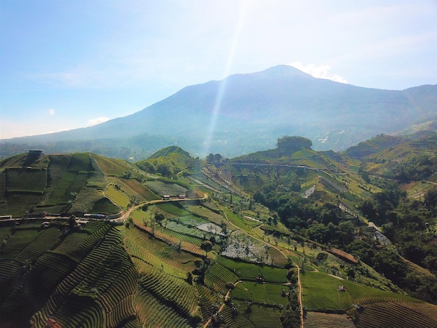 Vista aerea del drone della montagna all'alba