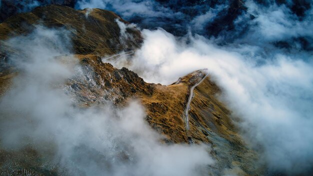 Vista aerea del drone della natura in Romania Rotta Transfagarasan nelle montagne dei Carpazi