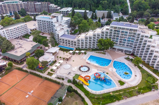 Vista aerea del drone di Albena, località balneare sabbiosa vuota in Bulgaria