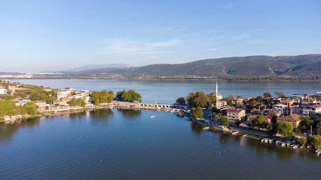 Vista aerea del drone di Gölyazı - Penisola di Golyazi a Bursa - Turchia