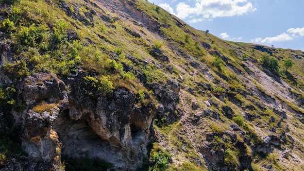 Vista aerea del drone di una valle in Moldavia