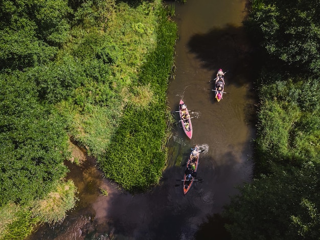 Vista aerea del fiume Isloch, famoso luogo per il kayak in Bielorussia