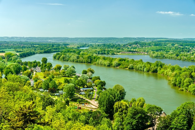 Vista aerea del fiume Senna a Chateau Gaillard in Normandia, Francia