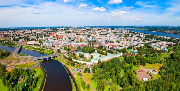 Vista aerea del fiume Volga della città di Yaroslavl