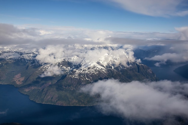 Vista aerea del fondo canadese della natura del paesaggio della montagna