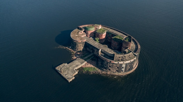 Vista aerea del forte Alessandro I vicino a Kronstadt e San Pietroburgo