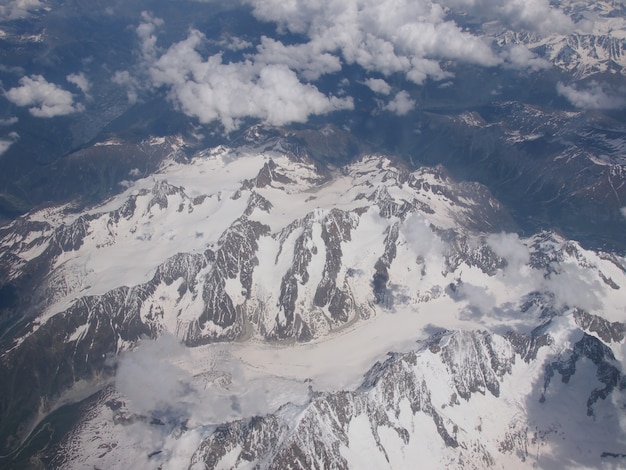 Vista aerea del ghiacciaio delle Alpi