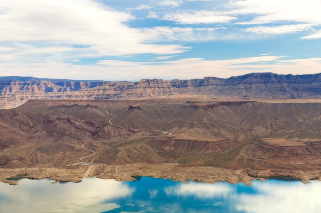 Vista aerea del Grand Canyon e del lago Mead