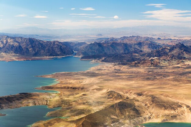 Vista aerea del Grand Canyon e del lago Mead