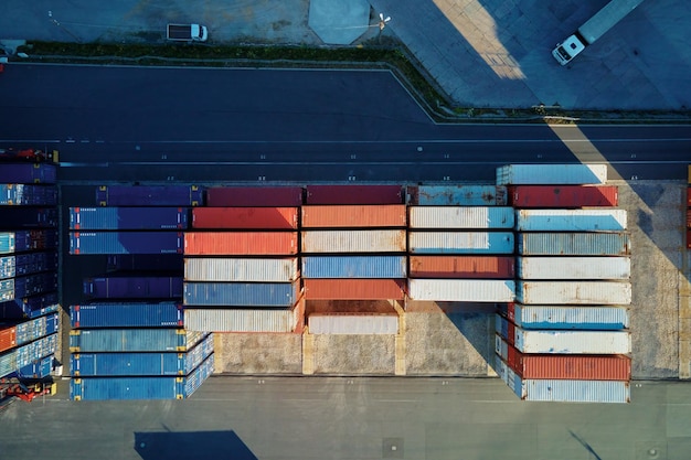 Vista aerea del magazzino di container, concetto di spedizione e logistica