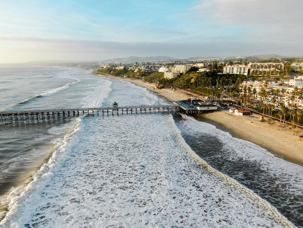 Vista aerea del molo di San Clemente e dell'oceano California USA