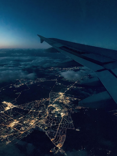 Vista aerea del paesaggio cittadino contro il cielo