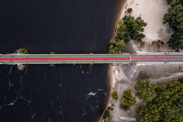 Vista aerea del ponte a kyiv sul fiume dnieper