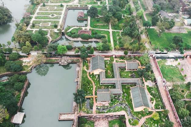 Vista aerea del Vietnam antica tomba reale Tu Duc e giardini di Tu Duc Emperor vicino a Hue, Vietnam. Un patrimonio mondiale dell'Unesco.