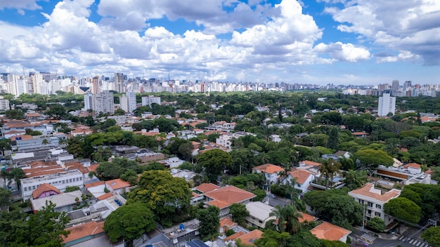 Vista aerea dell'Avenida Reboucas nel quartiere di Pinheiros a Sao Paulo, in Brasile