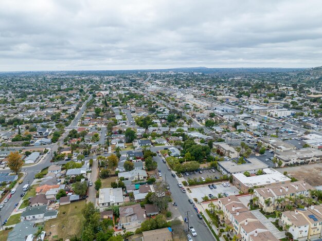 Vista aerea della casa con cielo grigio nella città di la mesa a san diego california usa