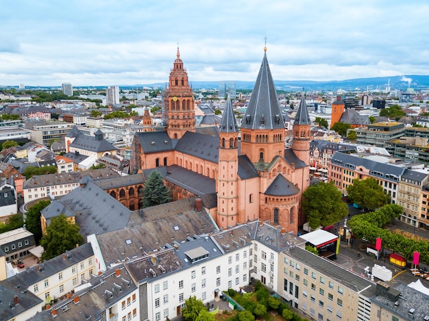 Vista aerea della cattedrale di Magonza Germania